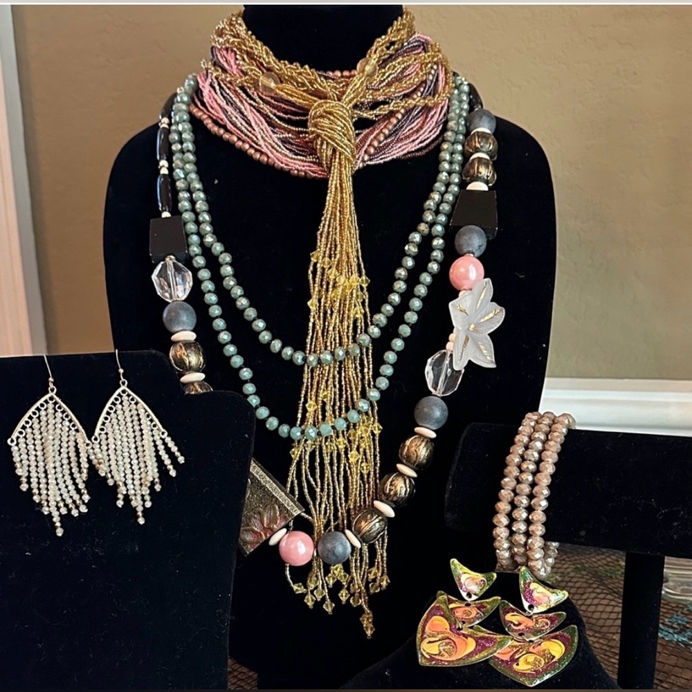 Boho Statement Jewelry Lot 10 Pieces Necklaces Bracelets Earrings Bundle - Picture 2 of 2